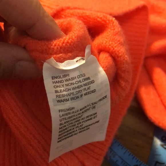 Elodie Sz M tangerine sorbet orange sweater. Vintage vibes w/ Gathered shoulders - Picture 9 of 10